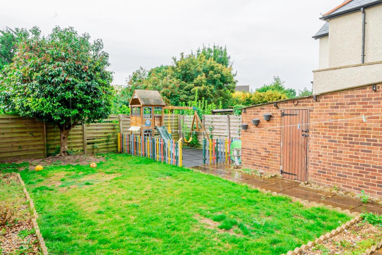 Stunning Place, Close To Windsor & Heathrow & Private Parking Burnham  Exterior foto