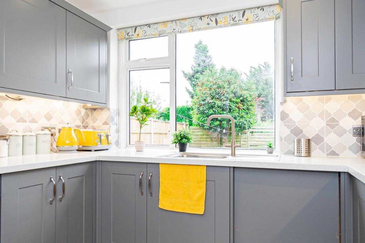 Stunning Place, Close To Windsor & Heathrow & Private Parking Burnham  Exterior foto