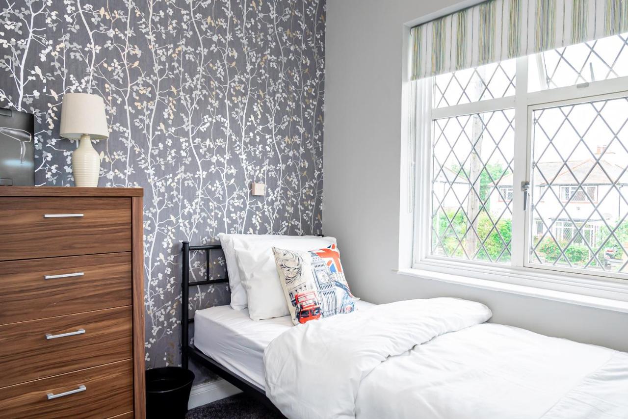 Stunning Place, Close To Windsor & Heathrow & Private Parking Burnham  Exterior foto